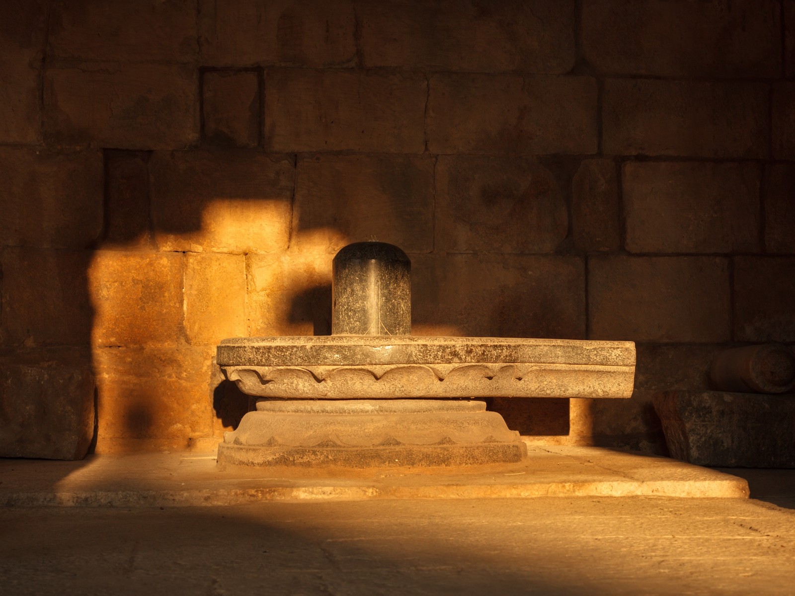 shiva linga with sun rays