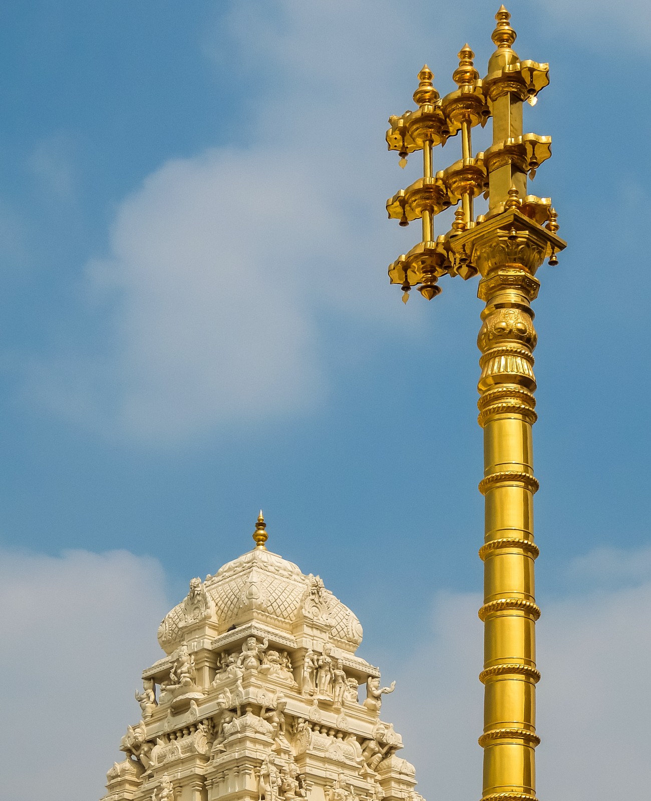 kanchi kamakshi flag pole and gopuram