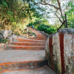 chamundshwari temple stairs