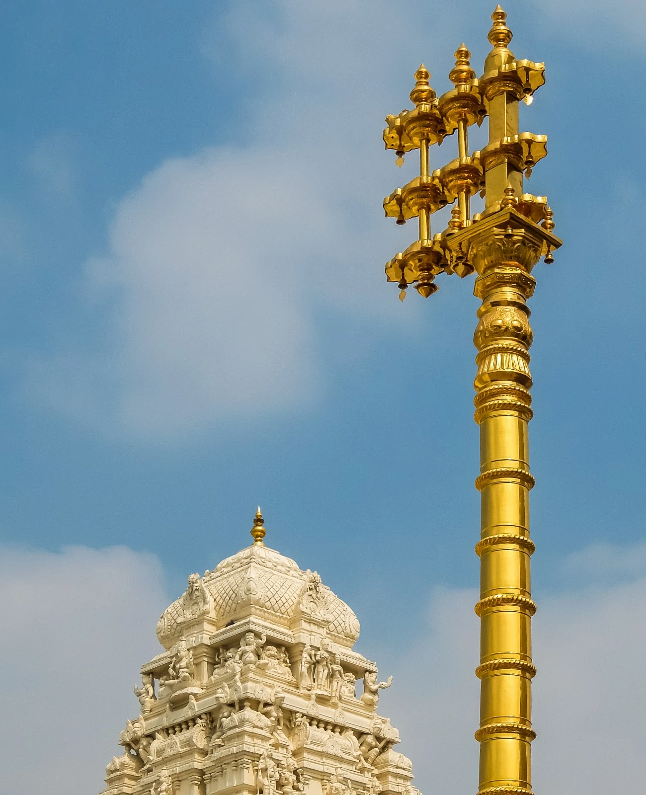 kanchi kamakshi flag pole and gopuram
